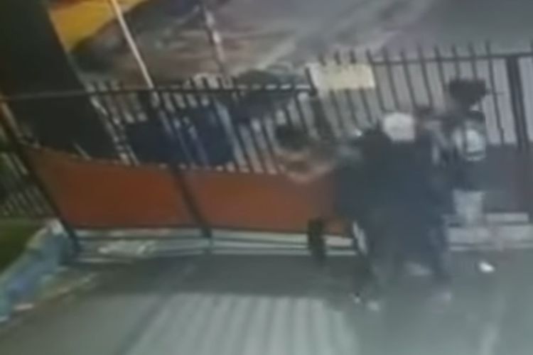 Adik Perempuannya Diajak 2 Pria Chek In di Penginapan, Kakaknya Emosi Ajak 6 Temannya Datang Mengeroyok